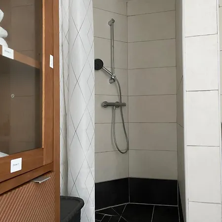 Luxurioeses 10min Zum Universitaet Δωμάτια σε οικογενειακή κατοικία *