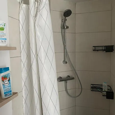 Δωμάτια σε οικογενειακή κατοικία Luxurioeses 10min Zum Universitaet