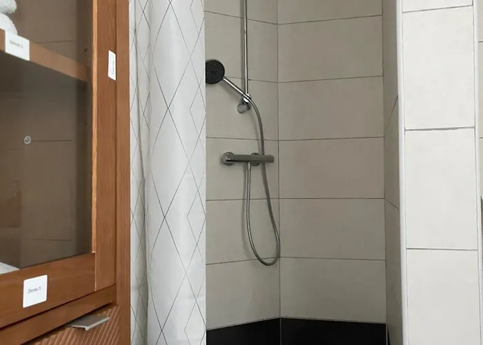 Luxurioeses 10min Zum Universitaet Quarto em Acomodações Particulares *